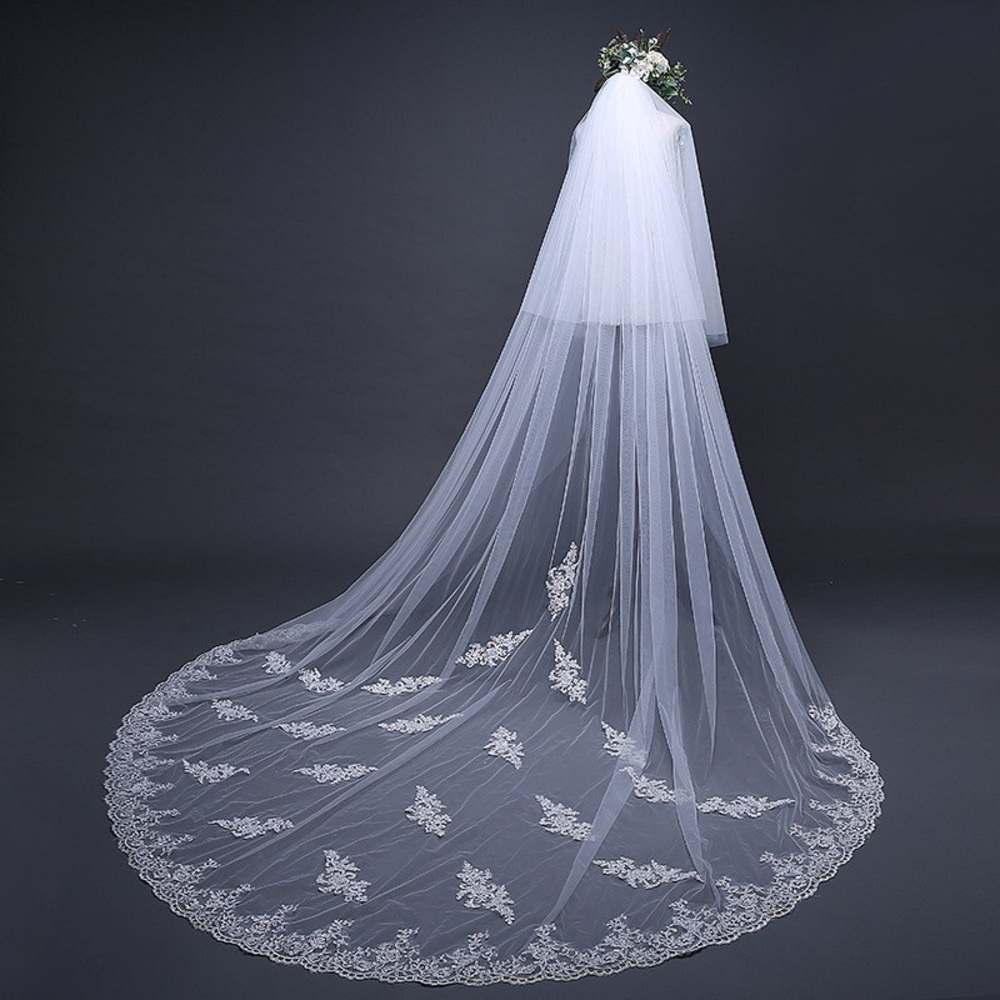 Chapel-Length Bridal Veil with Lace Appliqué